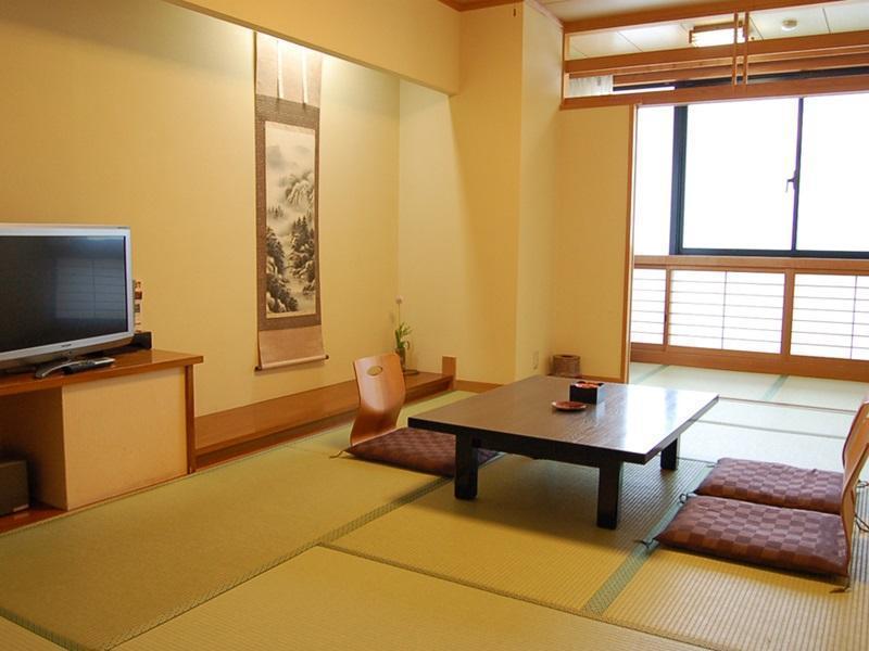 Yuzen Hotel Тоёока Экстерьер фото